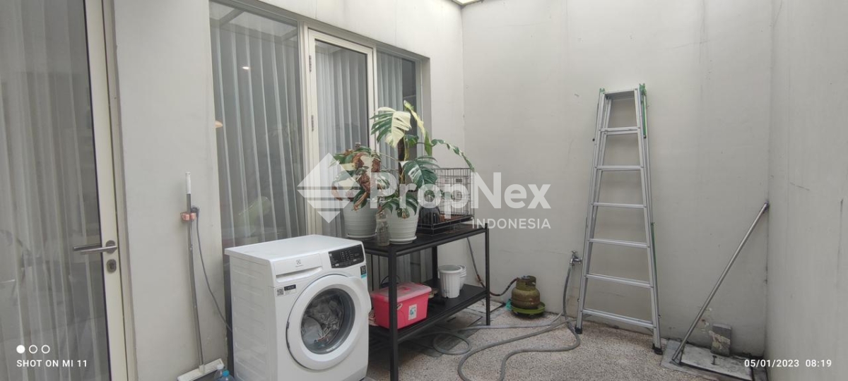 Rumah 2 Lantai Bagus Furnished di Grand Pakuwon — foto 8